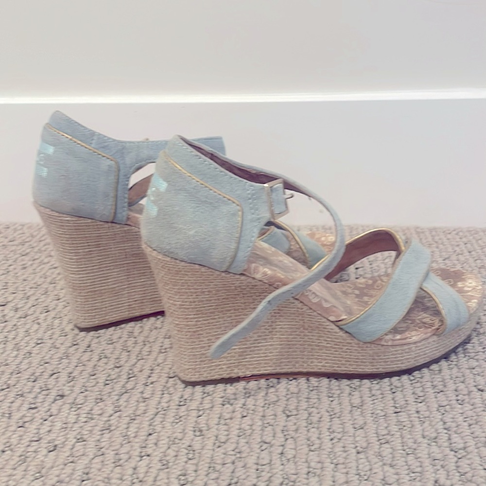 Tom’s Wedge in Light Blue